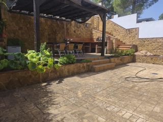 Chalet in Las Jaras. Refugio en las jaras parcela, piscina privada e instalaciones de