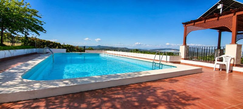 Foto c7a2972b-696b-4b89-be72-1be2275c01ee. Masia amb calefacció aparcament piscina a Cabra