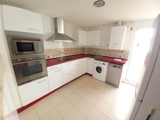 Location Appartement à Ciudad Jardín - Zoco. Piso en alquiler junto a la estación del ave