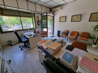 Lloguer Local Comercial a Santa Rosa - Valdeolleros. Estupendo local en alquiler