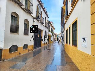 Casa a Sta. Marina - San Andrés - San Pablo - San Lorenzo. Estupenda casa de 548m2 para reformar o rehabilitar en pleno cen