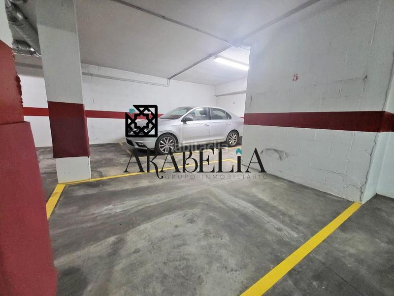 Foto f4cf663a-91b8-46ef-bf0c-f1fabe9c3ca4. Parking coche fabulosa plaza de garaje en exclusiva en mozárabes!!! en Córdoba