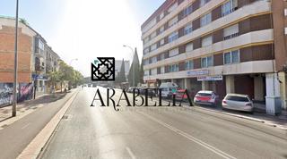 Pis a Ollerías - San Cayetano. Impresionante piso de 200m2 exterior en avenida ollerías!!!
