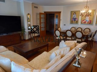 Flat in Huerta de la Reina - Trassierra. Amplio y moderno piso en vial norte, córdoba  750,000