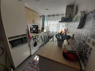 Appartement à Sector Sur. Piso reformado junto a avenida granada
