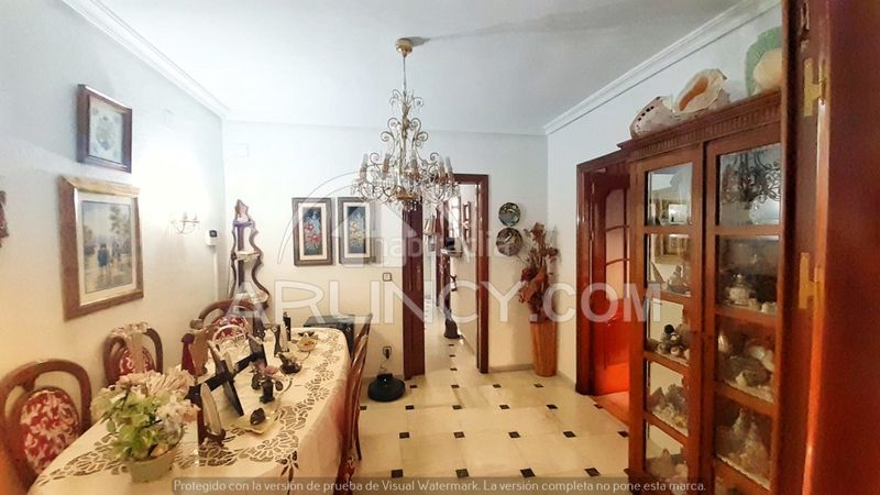 Foto 54994b8f-9d16-4a31-8d95-25f58f47f5fb. Casa amb aparcament a Centro Alcalá de Guadaira