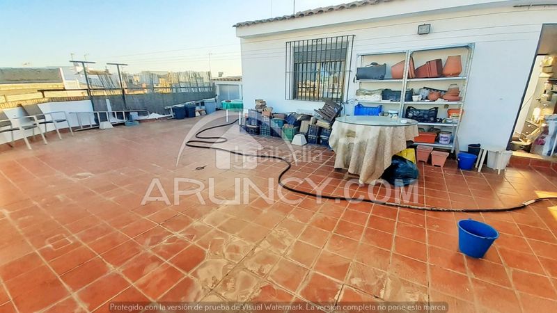 Foto 7320f03b-f08f-47d6-961e-fc7f869d7e84. Casa amb aparcament a Centro Alcalá de Guadaira