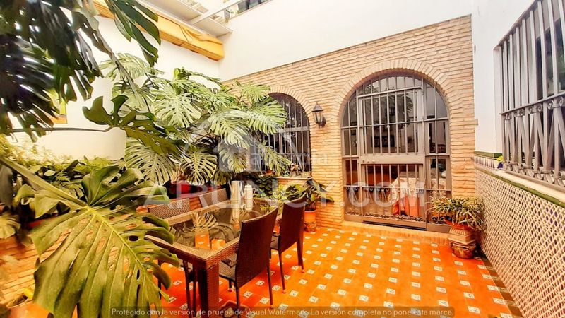 Foto fd734e97-ba45-48d8-983e-01e0d7bcbd8c. Casa amb aparcament a Centro Alcalá de Guadaira
