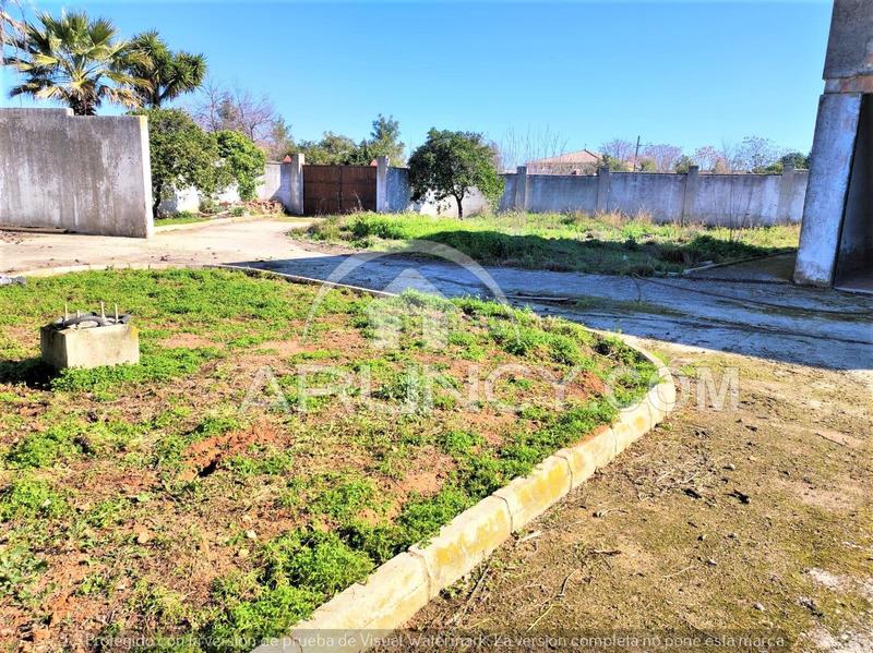 Foto f01c8d47-db73-49d5-9534-28b424d50923. Chalet mit parking in Centro Alcalá de Guadaira