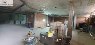 Lloguer Local Comercial a Oromana. Local comercial en la nocla. diafano y en bruto