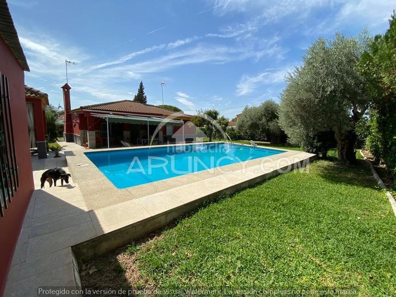 Foto 1e0d6c7a-d66c-4df5-848b-bcd46911a832. Chalet dos chalets de una planta en suelo urbano en Alcalá de Guadaira