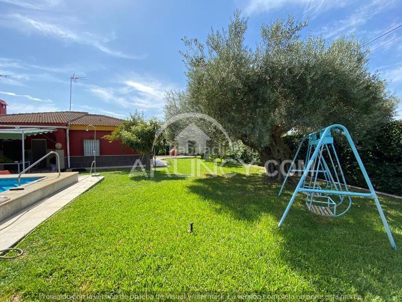 Foto 32a70675-b442-4b67-bd92-630b3236045b. Chalet dos chalets de una planta en suelo urbano en Alcalá de Guadaira