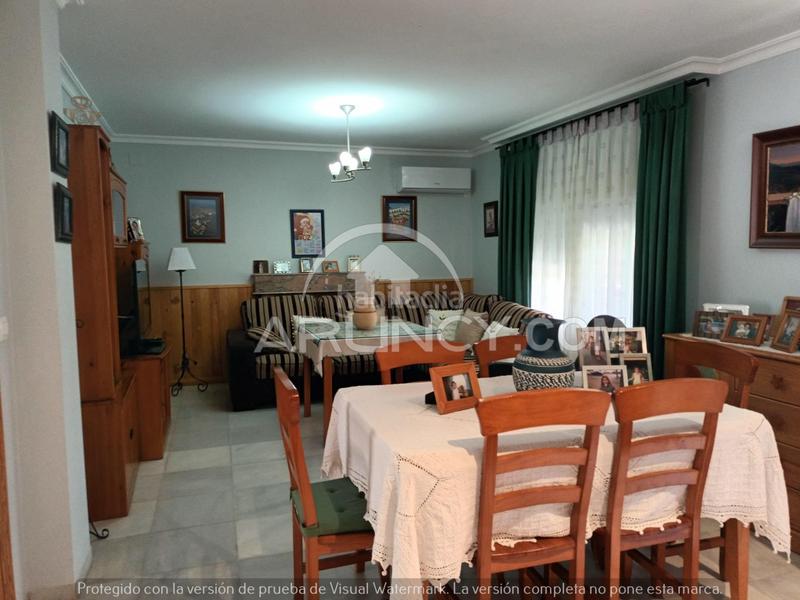 Foto 35213d3e-b303-4fd9-8702-c6d5125fa70f. Chalet dos chalets de una planta en suelo urbano en Alcalá de Guadaira