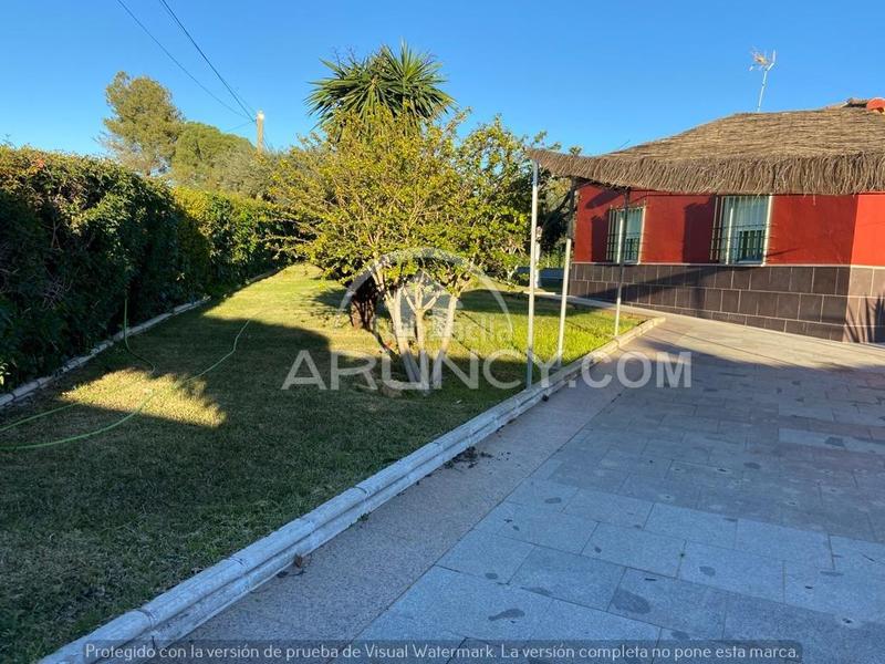 Foto 59dc8780-fc84-49d6-8471-ffb3e12d0445. Chalet dos chalets de una planta en suelo urbano en Alcalá de Guadaira