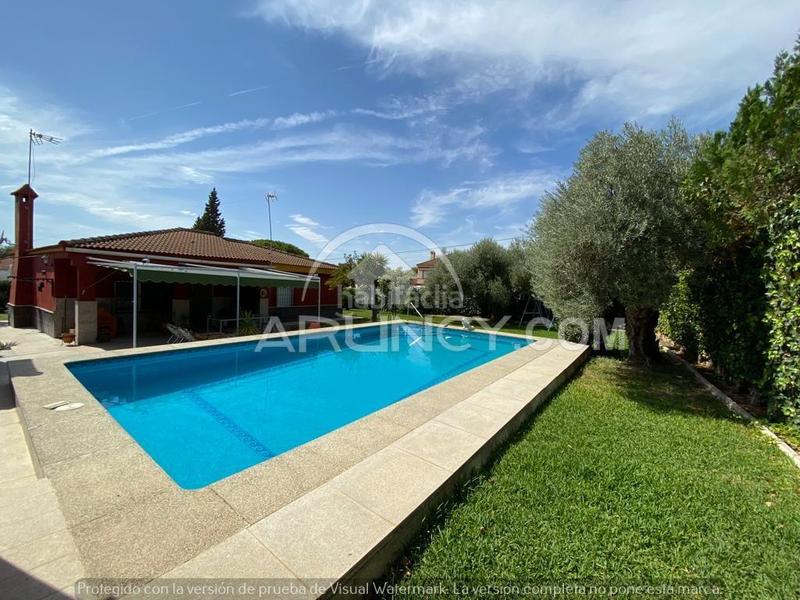 Foto 64b6d352-92b0-4ad0-a8fe-0095dc0a944e. Chalet dos chalets de una planta en suelo urbano en Alcalá de Guadaira