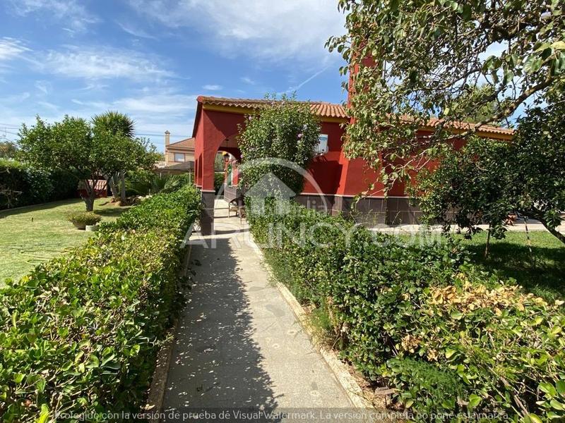 Foto 6d6b19e3-4d2a-4a34-b6c5-592d5e29d8d8. Chalet dos chalets de una planta en suelo urbano en Alcalá de Guadaira