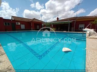 Chalet en Oromana. Dos chalets de una planta en suelo urbano