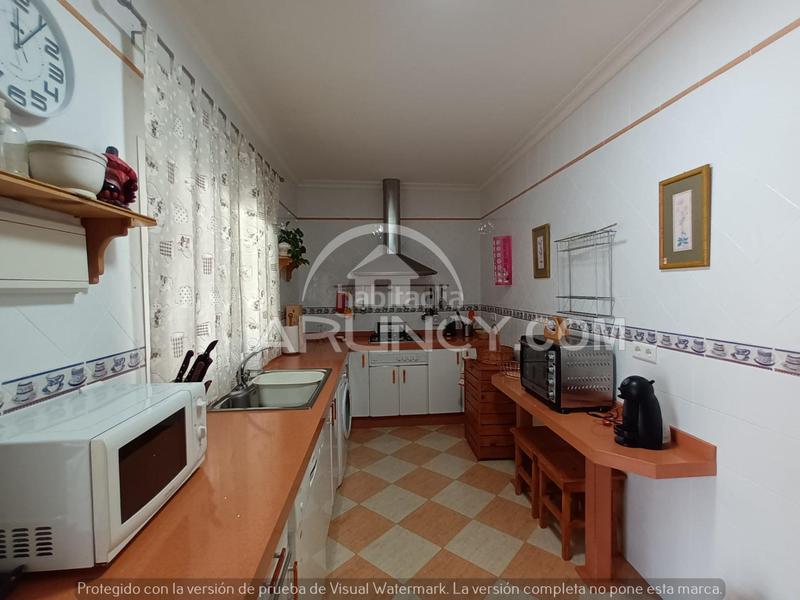 Foto aee72fb7-1c70-4c77-b668-e830af9c0a61. Chalet dos chalets de una planta en suelo urbano en Alcalá de Guadaira