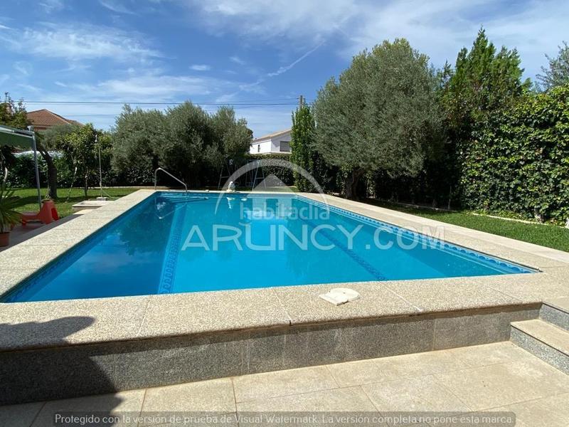 Foto aff29410-e365-4b14-bd2d-1499ea18898d. Chalet dos chalets de una planta en suelo urbano en Alcalá de Guadaira