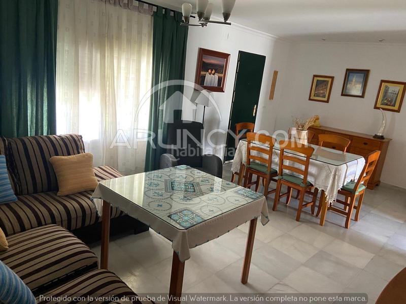 Foto b940c3e2-488d-46dd-abae-229712a58b5c. Chalet dos chalets de una planta en suelo urbano en Alcalá de Guadaira
