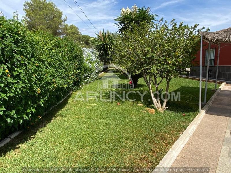 Foto bd973923-a69b-4e84-962e-2dd8f041e052. Chalet dos chalets de una planta en suelo urbano en Alcalá de Guadaira