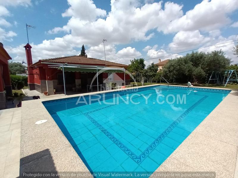 Foto c1ffde0d-cc3a-4ed4-af51-213a7ea26ea7. Chalet dos chalets de una planta en suelo urbano en Alcalá de Guadaira