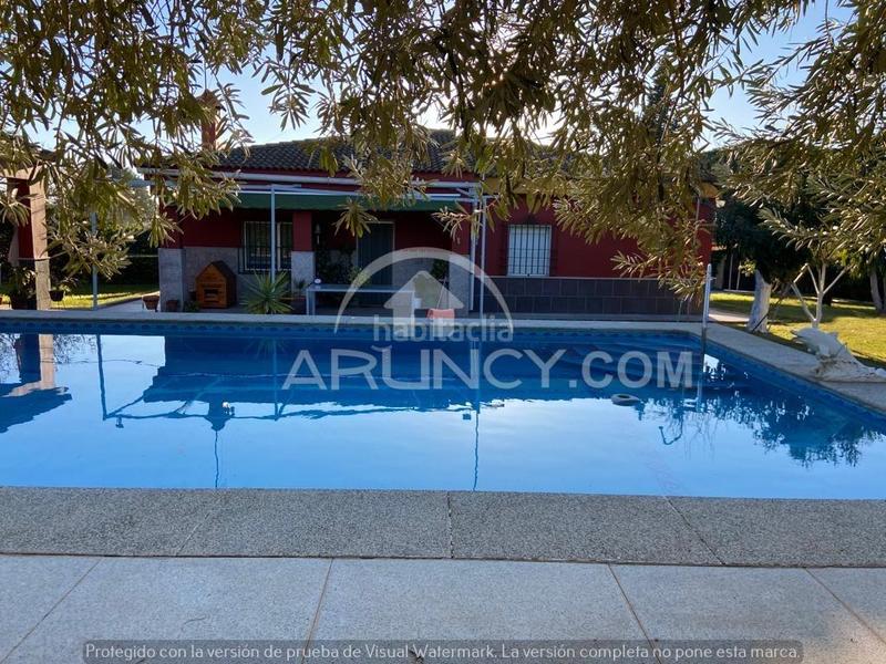 Foto c8129c5b-abfb-40ea-8305-8d7423d11c84. Chalet dos chalets de una planta en suelo urbano en Alcalá de Guadaira