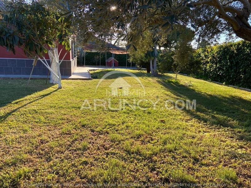 Foto c85841c7-1e33-4a61-93ea-3e30942eb433. Chalet dos chalets de una planta en suelo urbano en Alcalá de Guadaira