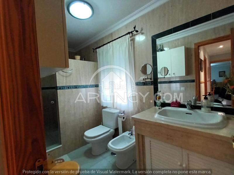 Foto c8976ed2-e633-47a9-8e13-12850b388f2e. Chalet dos chalets de una planta en suelo urbano en Alcalá de Guadaira
