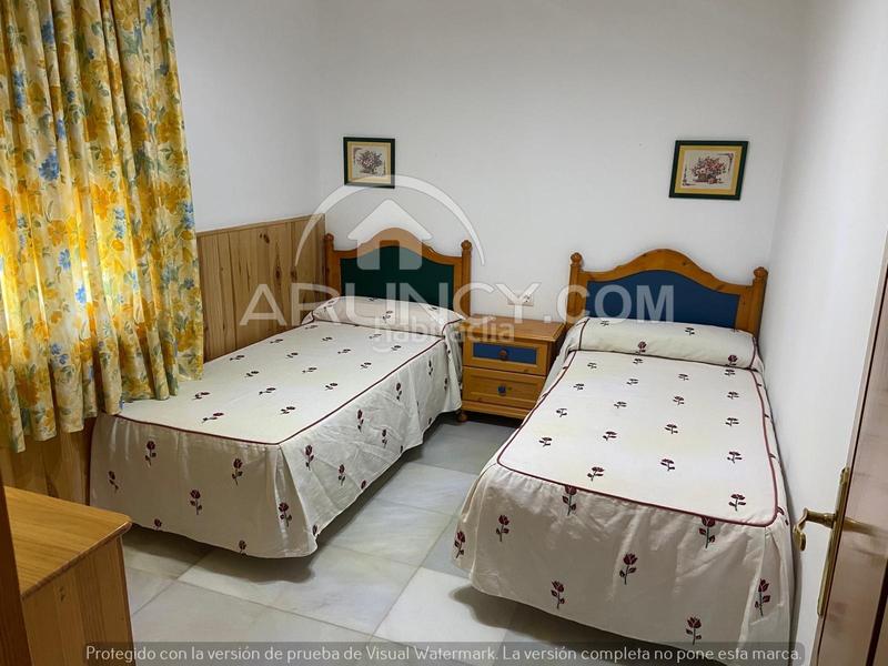 Foto df2bef92-be3c-407a-9bb5-9f04e7aa5c7f. Chalet dos chalets de una planta en suelo urbano en Alcalá de Guadaira