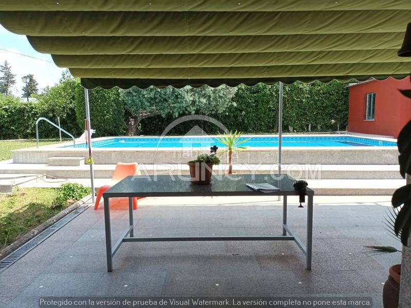 Foto e1151f2c-065b-44b9-8009-2cc9215c185b. Chalet dos chalets de una planta en suelo urbano en Alcalá de Guadaira