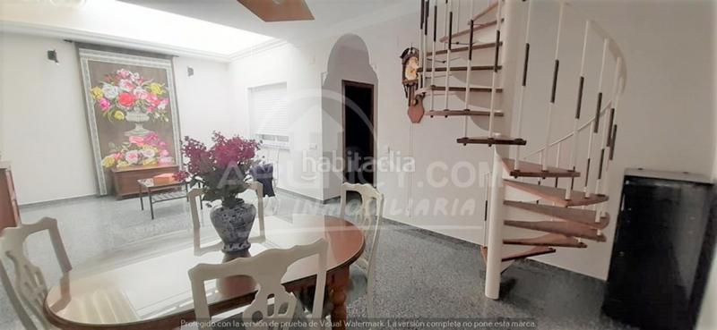 Foto c41e31e3-1403-49ff-85b7-99c2bc7a2100. Casa vivienda y negocio? todo en uno!! en La Paz Alcalá de Guadaira