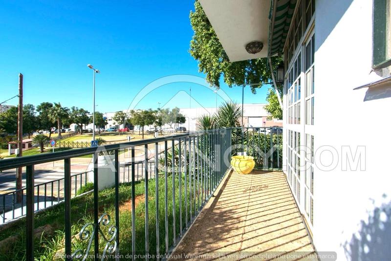 Foto 5ff81fd3-9322-44c8-a1dc-30c05991980a. Xalet amb aparcament piscina a La Paz Alcalá de Guadaira