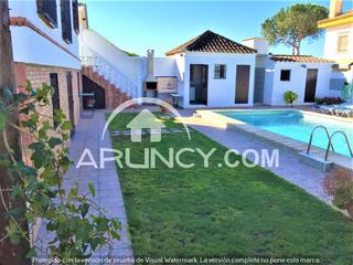 Lloguer Xalet a Oromana. Se alquila precioso chalet con piscina en la zona de la pirotecn