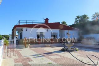 Xalet a Mairena del Alcor. Chalet urbano de una planta