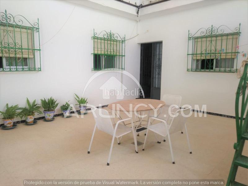 Foto c854f8c5-a574-49a8-943f-9c410110552b. Casa adossada amb aparcament a Centro Alcalá de Guadaira