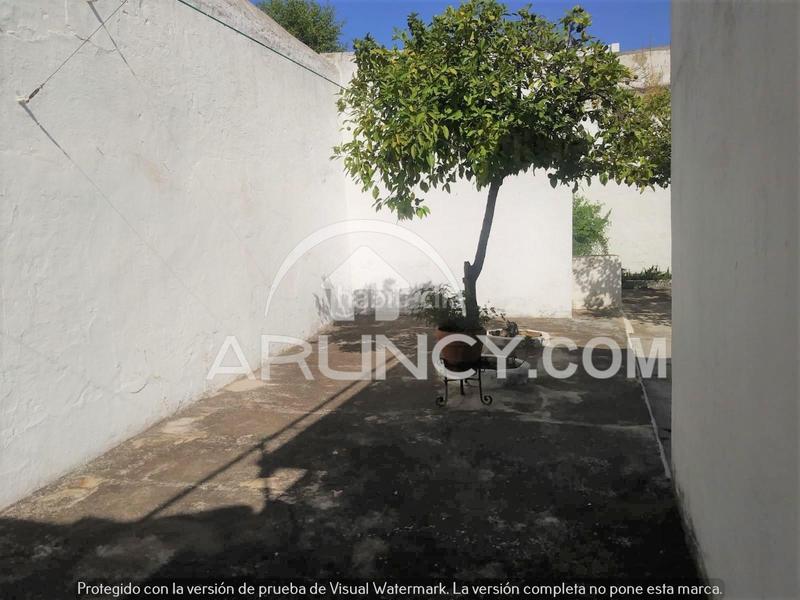 Foto c877b33d-f7ff-4ad7-bfd7-68728d2713f3. Casa adossada amb aparcament a Centro Alcalá de Guadaira