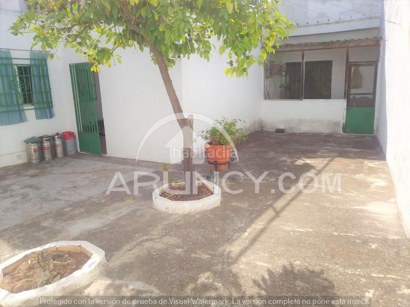 Foto cf3628ea-6c80-4c10-88a8-fa7527710928. Casa adossada amb aparcament a Centro Alcalá de Guadaira