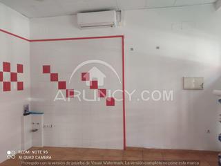 Lloguer Local Comercial a Centro. Local en pleno centro