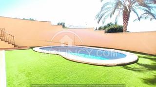 Chalet en Los Molinos. Precioso chalet de esquina con 400 metros de parcela, piscina y
