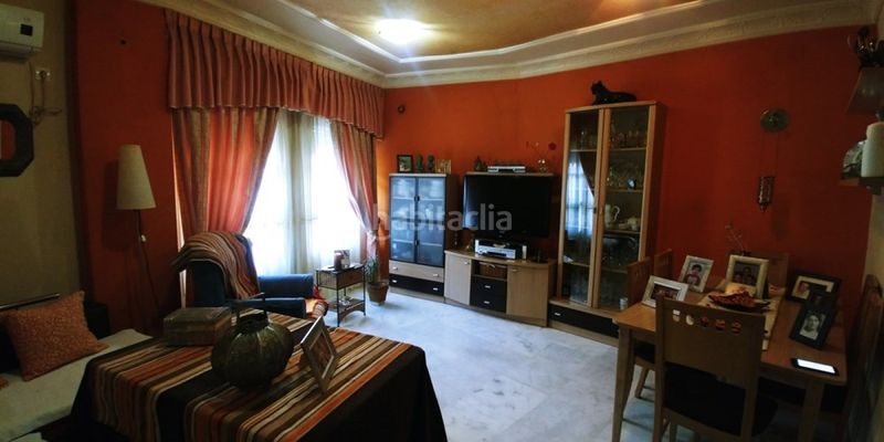 Foto 592d3126-6273-46f1-a1d6-de2784f4161f. Casa amb aparcament a Centro Alcalá de Guadaira