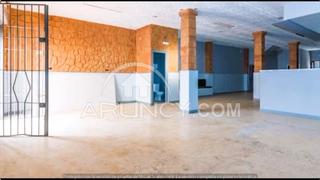 Local Comercial a La Paz. Estupendo local de 282 metros construidos con patio, sótano de m