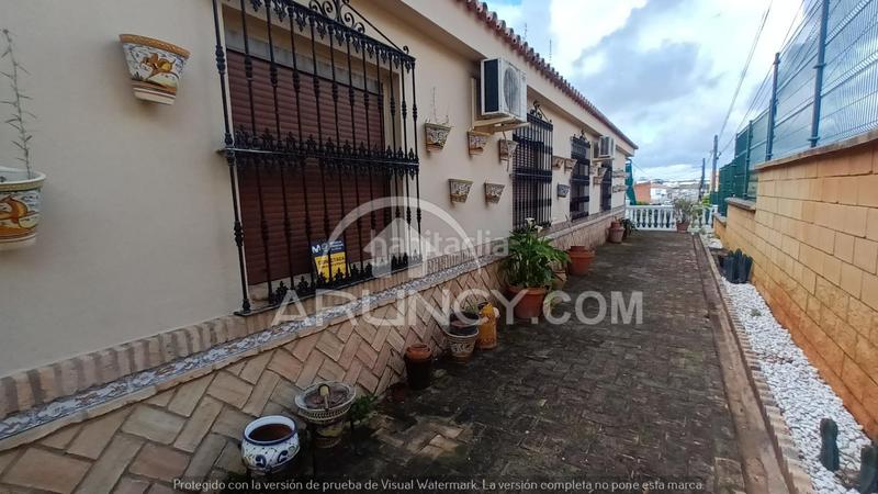 Foto c106d7a7-6d02-4214-826f-9b45face8e41. Chalet with heating parking pool in Oromana Alcalá de Guadaira