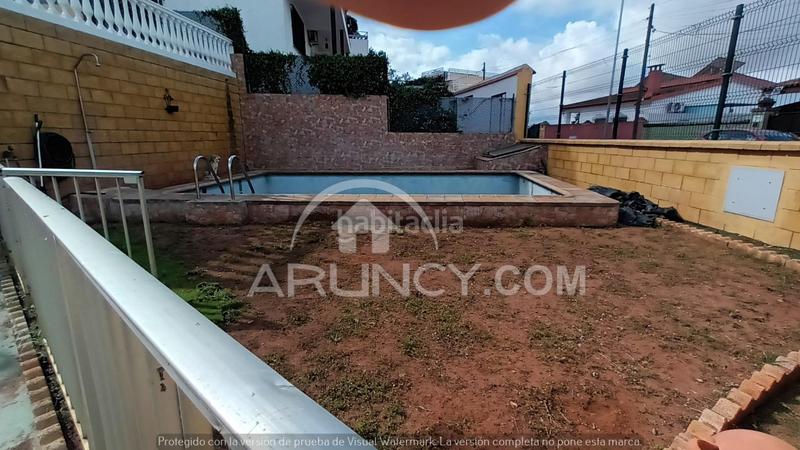 Foto e226ede2-2f95-4651-acc0-0338a0d949c7. Chalet with heating parking pool in Oromana Alcalá de Guadaira