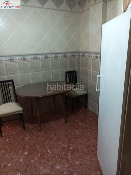 Foto 4c5eeb2f-0a15-4e60-bff3-9878b6e601d1. Casa  en planta alta con bonitas vistas al parque oromana y el castillo en Alcalá de Guadaira
