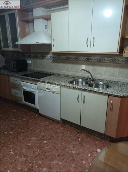 Foto ded108dd-a4a5-4a3a-bf54-4184b209a4f4. Casa  en planta alta con bonitas vistas al parque oromana y el castillo en Alcalá de Guadaira