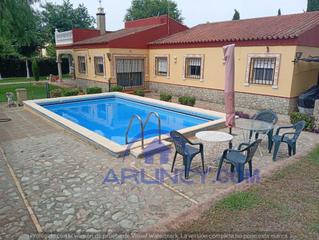 Chalet en Centro. Chalet una planta, con piscina, pista de tenis, 2400 de parcela.