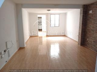 Casa a Nueva Alcalá. Casa reformada con estilo y espacio en el corazón de la ciudad