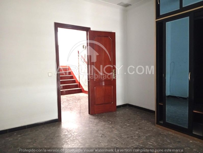 Foto a20609c3-39bd-4031-80cb-89b67fccf085. Casa amb calefacció a Centro Alcalá de Guadaira