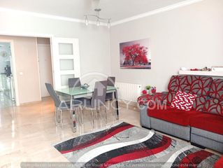 Pis a La Paz. Espectacular piso vpo con gran terraza, patio de 30 m2, garaje y